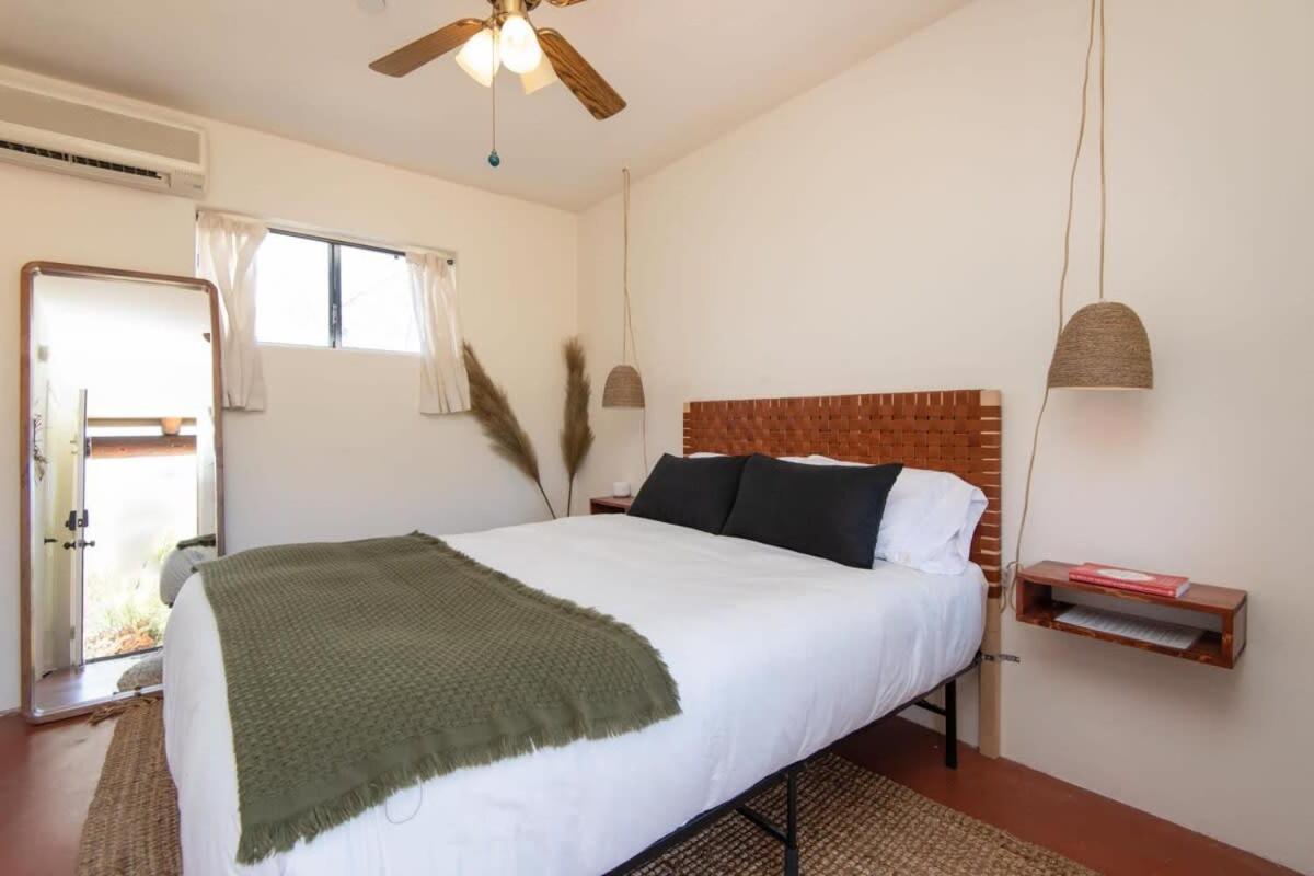 Renovated Lodge - Room 3 With Pool Access Joshua Tree Eksteriør bilde